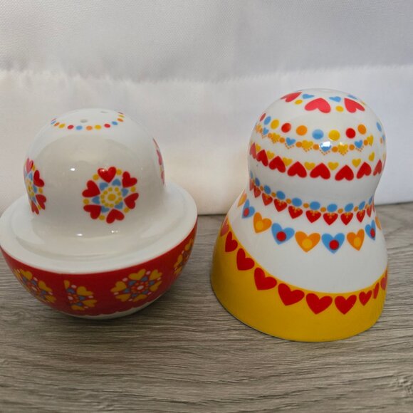 NWOT - Nesting Salt & Pepper Shaker - Picture 5 of 5